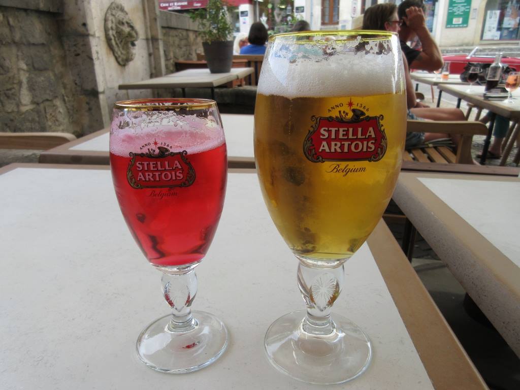 un monaco et un grand stella